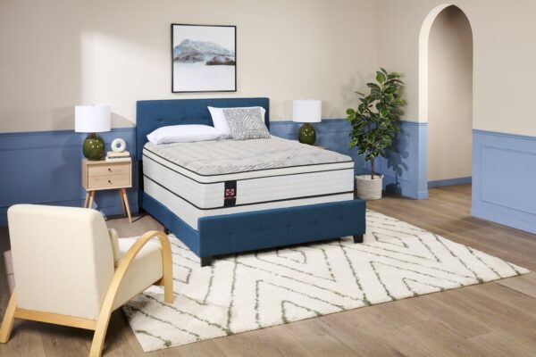 Sealy Posturepedic® Plus Alora Eurotop Plush Queen Mattress | Matelas moelleux à Euro-plateau Alora PosturepedicMD Plus de Sealy pour grand lit | ALORAPQM - Image 5